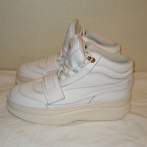 Women's Puma Deva Boots Sneakers w/ strap Size 10